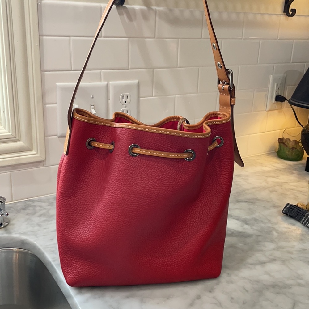 Dooney & Bourke red leather bucket  shoulder bag - Picture 4 of 6